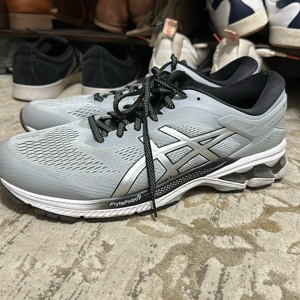 ASICS gel kayano men’s 11 1/2 running sneaker